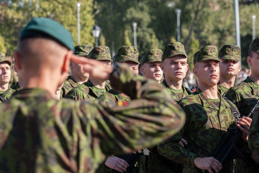 Lietuvos pilietybės atkūrimas ir tarnyba Lietuvos kariuomenėje. Karinė tarnyba Lietuvoje