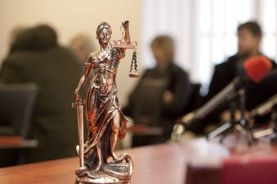 Establishment of a fact of change of the first name or the surname in a judicial procedure